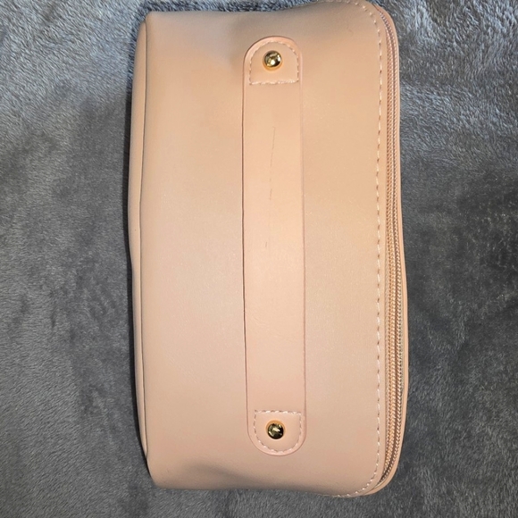 NWOT! Rose Of No Man's Land Peach Leather Cosmetic Bag With Angled Zipper! Soft! - Picture 1 of 8